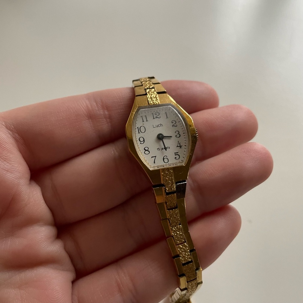 Luch Gold Dainty Analog Wristwatch
